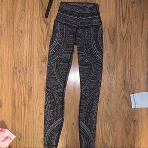Lululemon Nulux WUP size 4